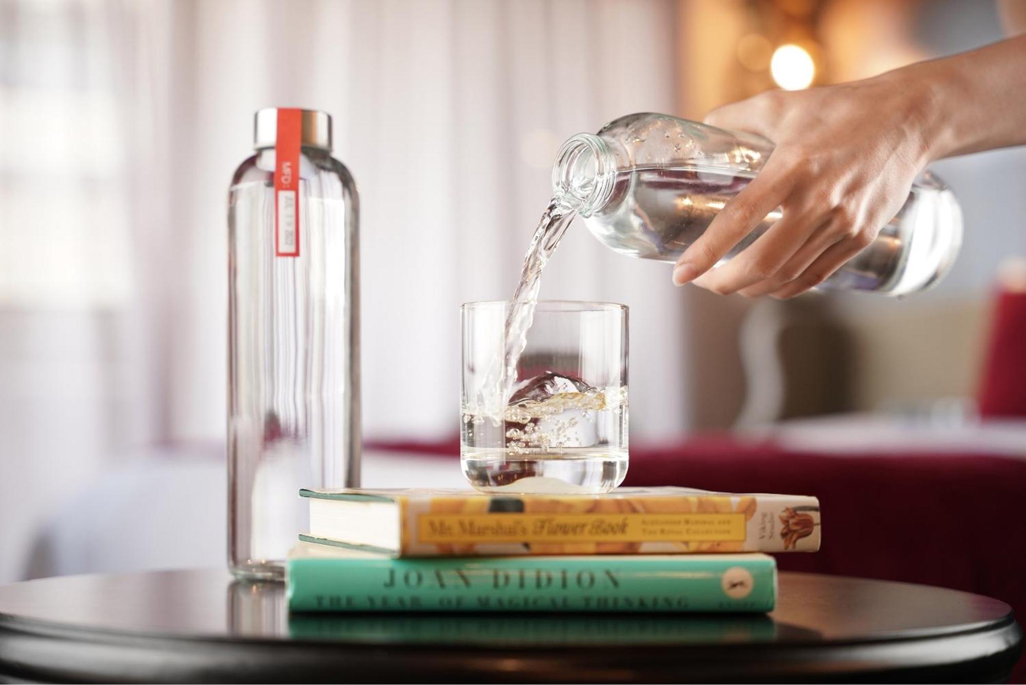 Palais De Chine Hotel Tajpej Zewnętrze zdjęcie A glass of water